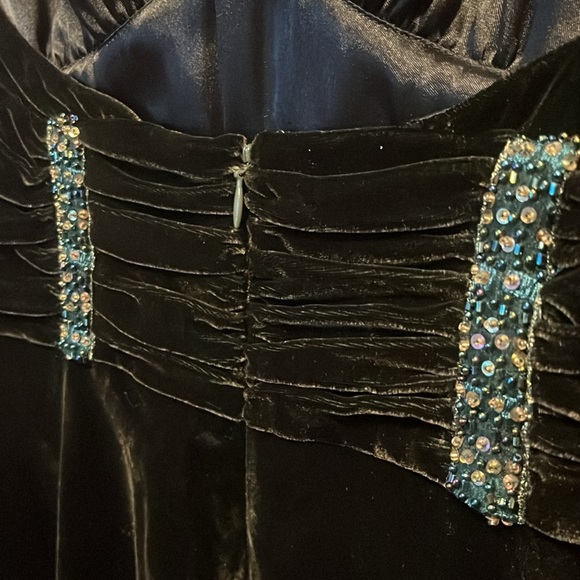 Molly New York Velvet Halter Dress - Size 6 - Picture 9 of 10